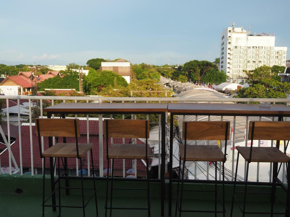 Boonnark Bed Night Bazaar No Car Parking Apartment Чиангмай Екстериор снимка